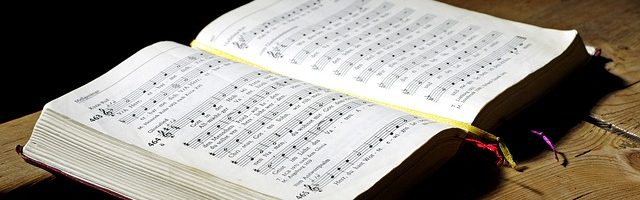 hymnal-468126_640